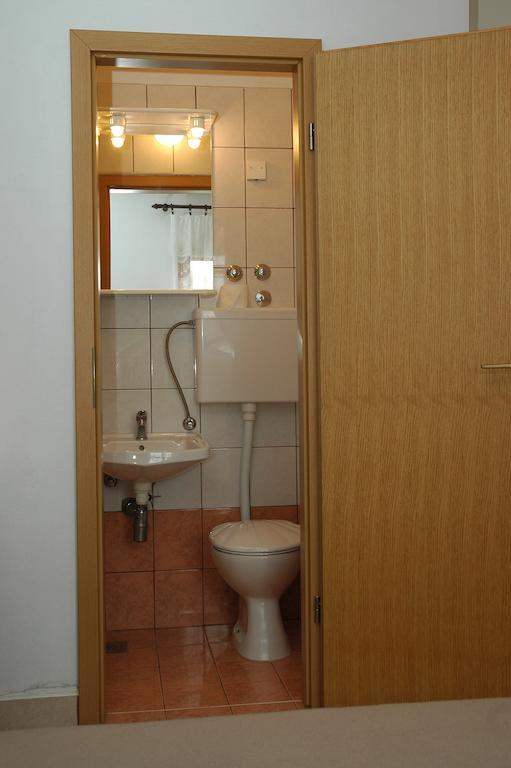 Apartments Jurina 2 Krk Town Habitación foto