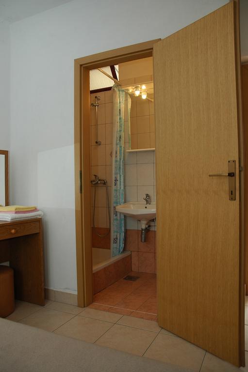 Apartments Jurina 2 Krk Town Habitación foto